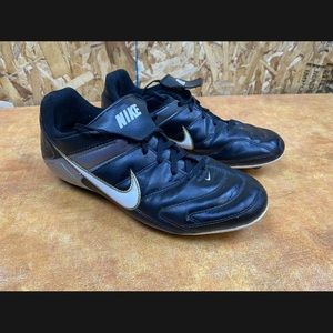NIKE Soccer Shoes with Cleats Kid's size 6Y Black Silver Blue 359622-017